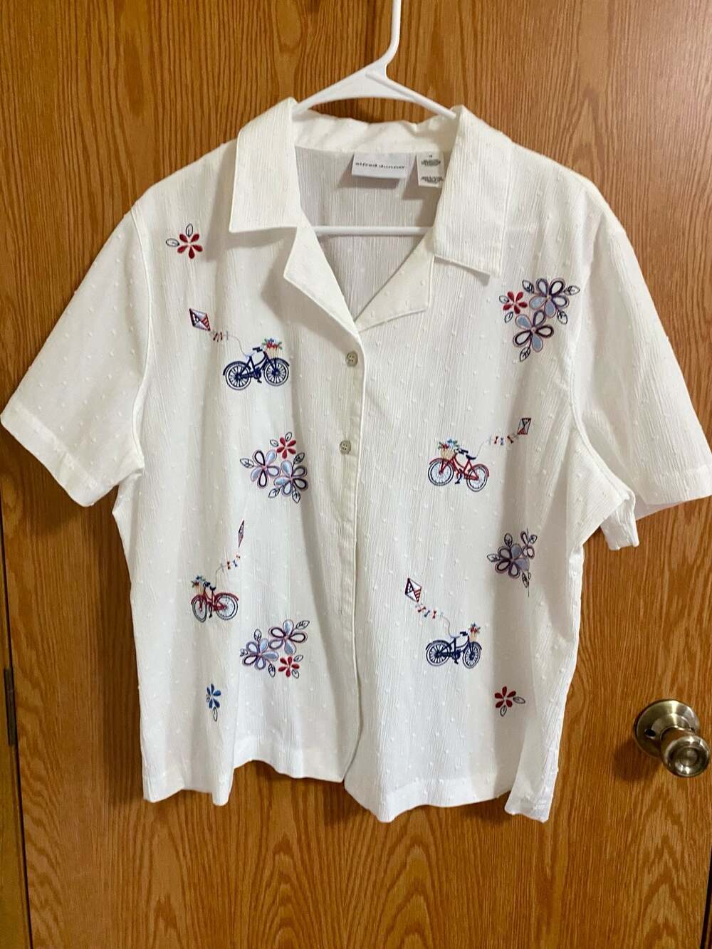 Alfred Dunner White Embroidered Bicycle Floral Camp Shirt Size 18